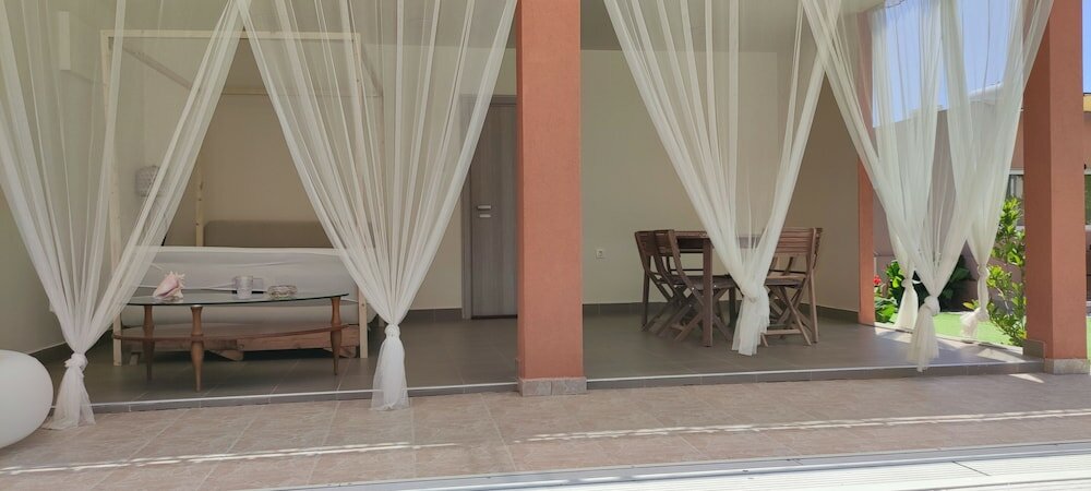 Фото Modular Bungalows With Heated Pool Artemis Greece