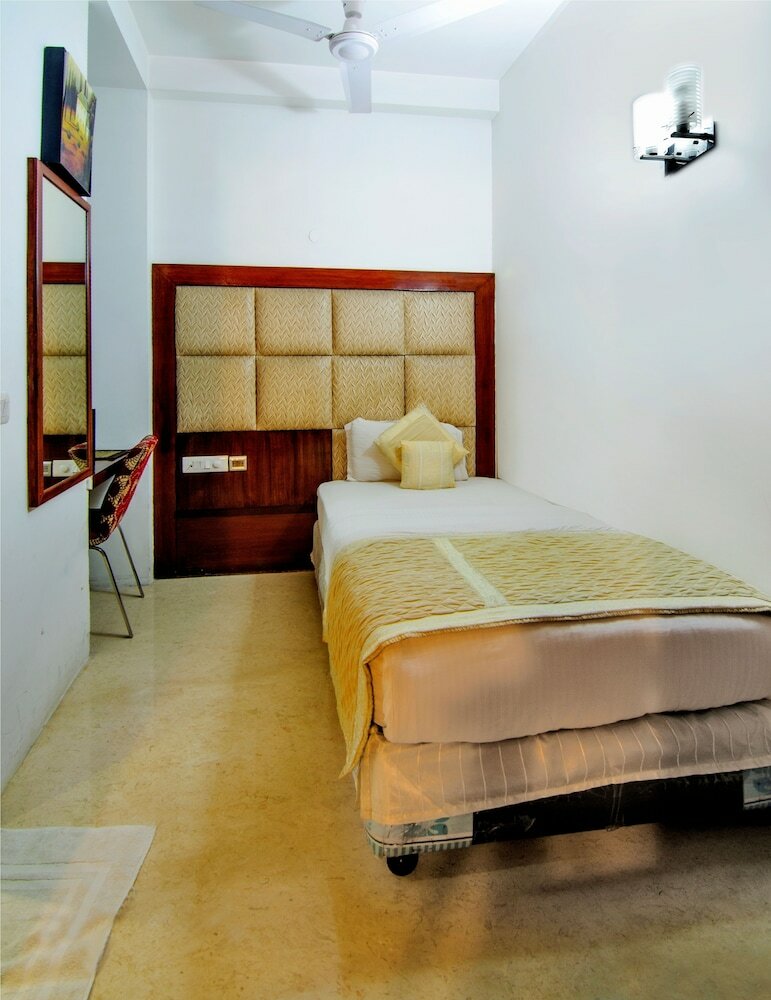 Фото Hotel Omega Residency