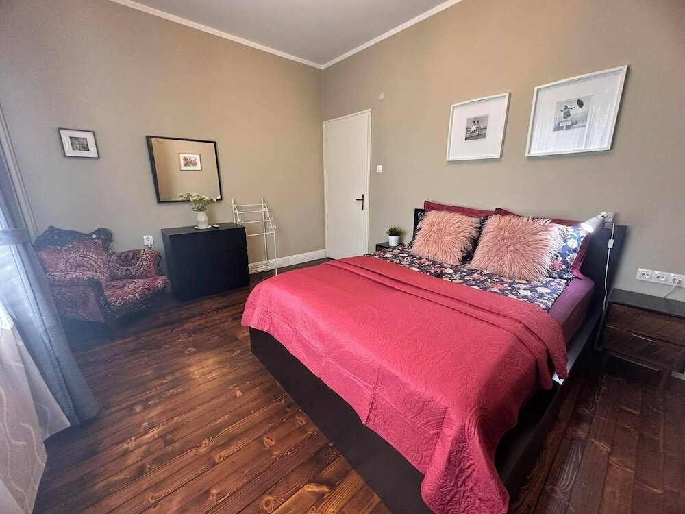 Фото 3 Bdr Top Center Artistic Apartment - 115 m2