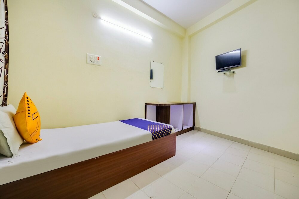 Фото Spot On 45291 Bharat Lodge