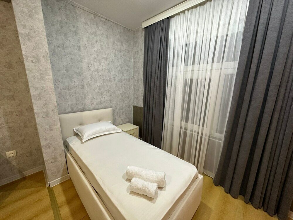 Фото Гостиница на ул. Константина Гамсахурдиа, 1