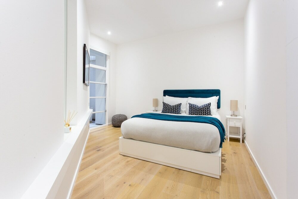 Фото 2 Bed 2 Bath Apartment Off Regent Street