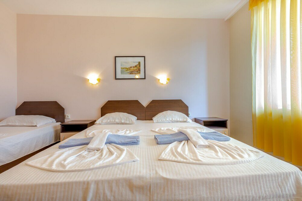 Фото Triple Room in Dafinka Guest House