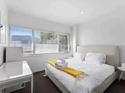 Гостиница Lovely Ellerslie 2-Bedroom Unit в Окленде