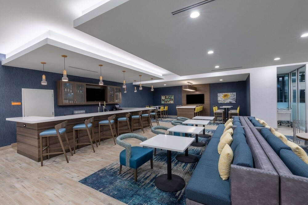 Фото La Quinta Inn & Suites by Wyndham Round Rock near Kalahari