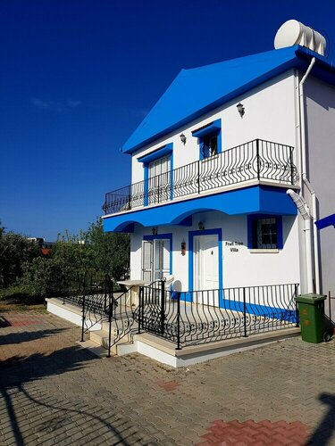 Гостиница Fruit Tree Villa 3 Double Bedrooms With Spectacular Mountain Sea View в Лапитосе