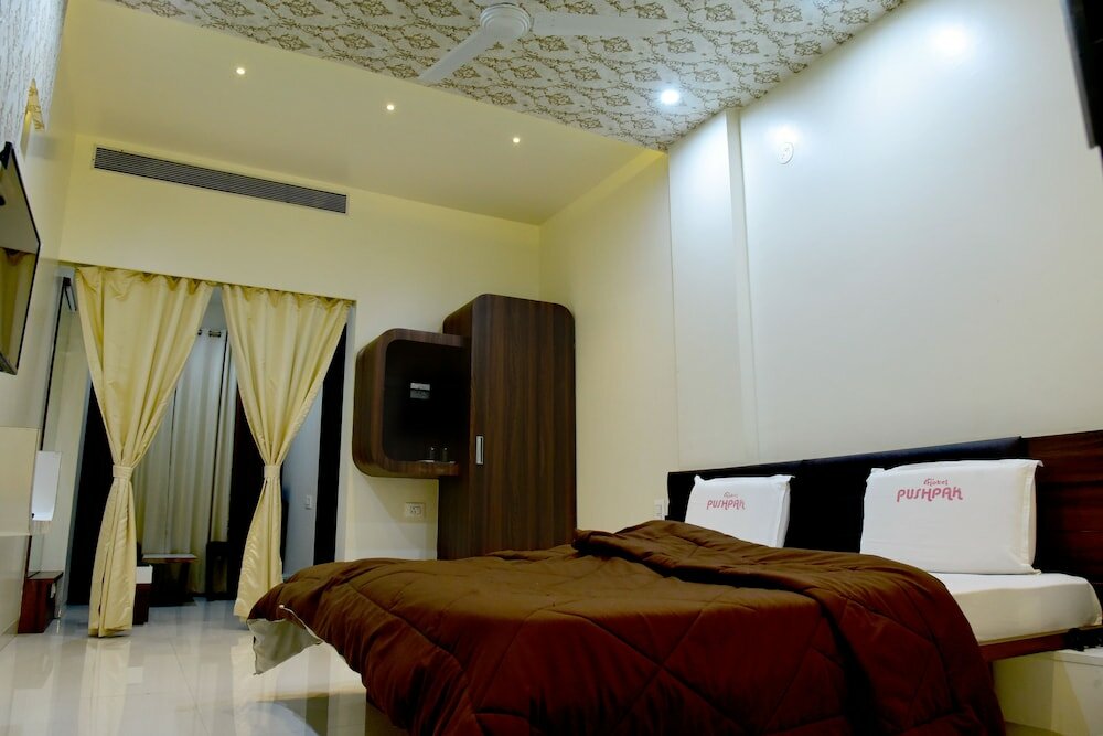 Фото Hotel Pushpak Satara