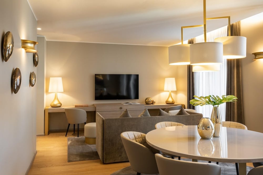 Фото Starhotels Duomo Grand Apartment - 2 Bedrooms