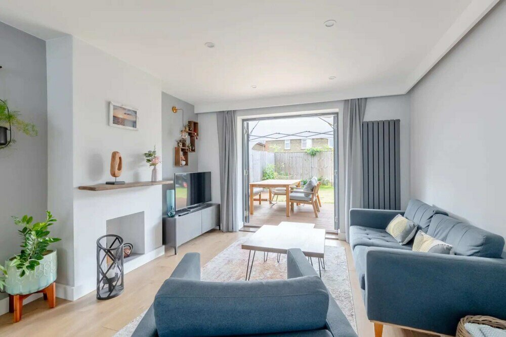 Фото Modern & Spacious 3bd House - Canning Town