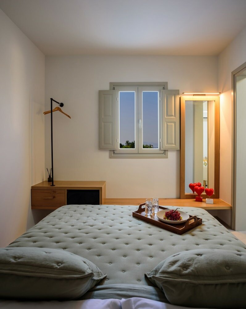 Фото Oia Treasures Art Suites