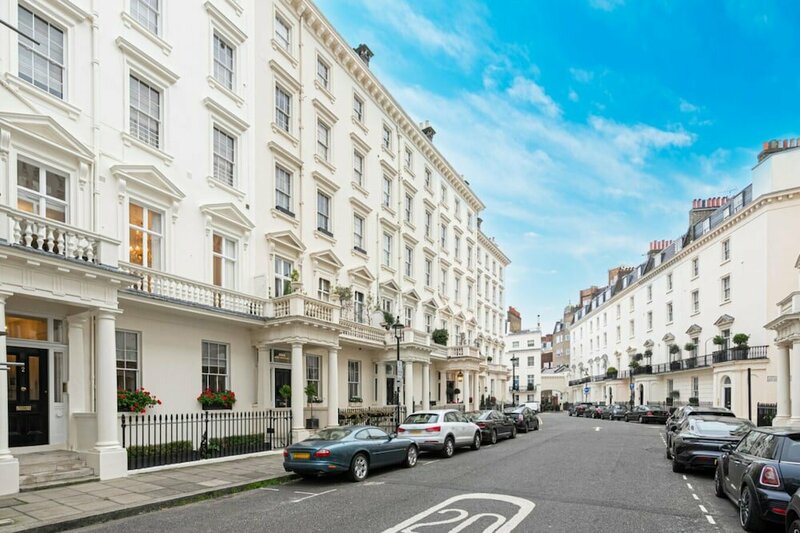 Апартаменты Beautiful Belgravia Apartment by Underthedoormat в Лондоне