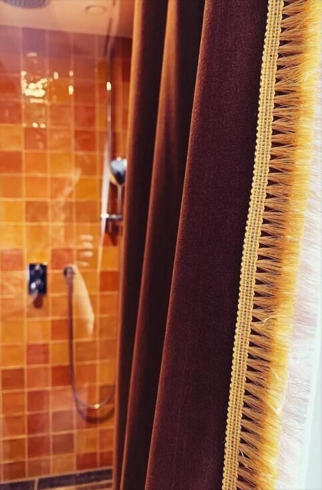 Фото Relais & Chateaux Weeshuis Gouda