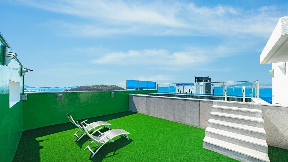 Фото Yeosu Riaeddo Poolvilla Pension