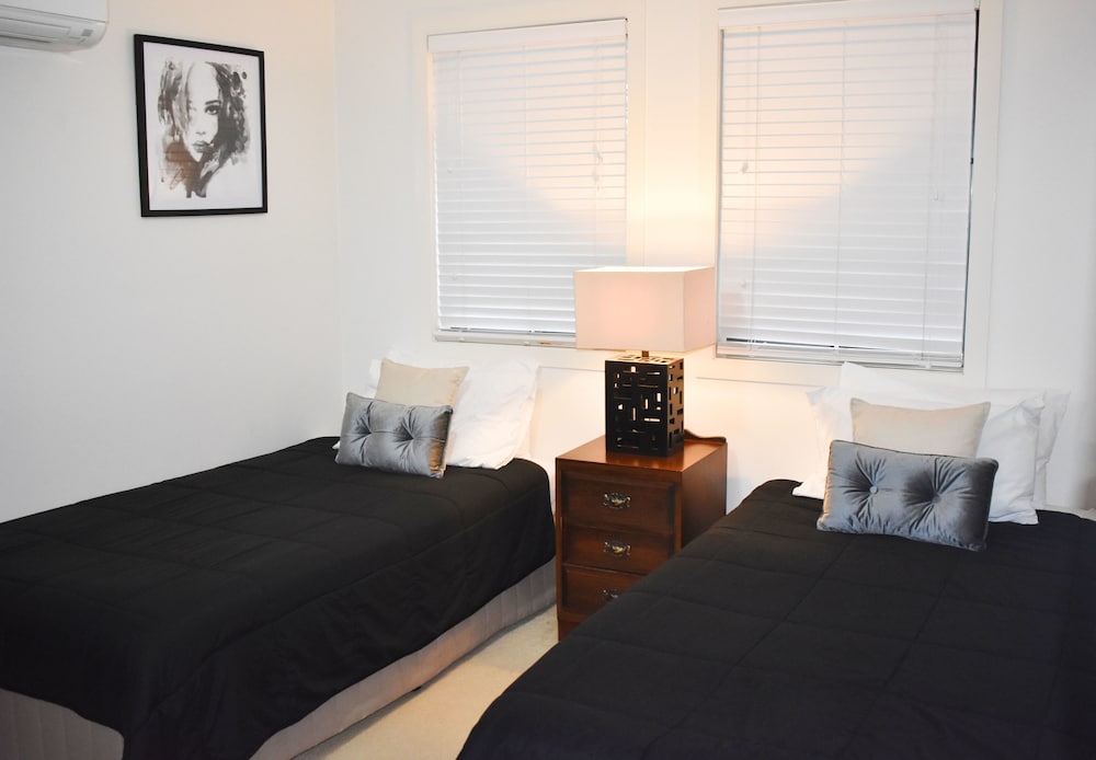 Фото Large House with Pool