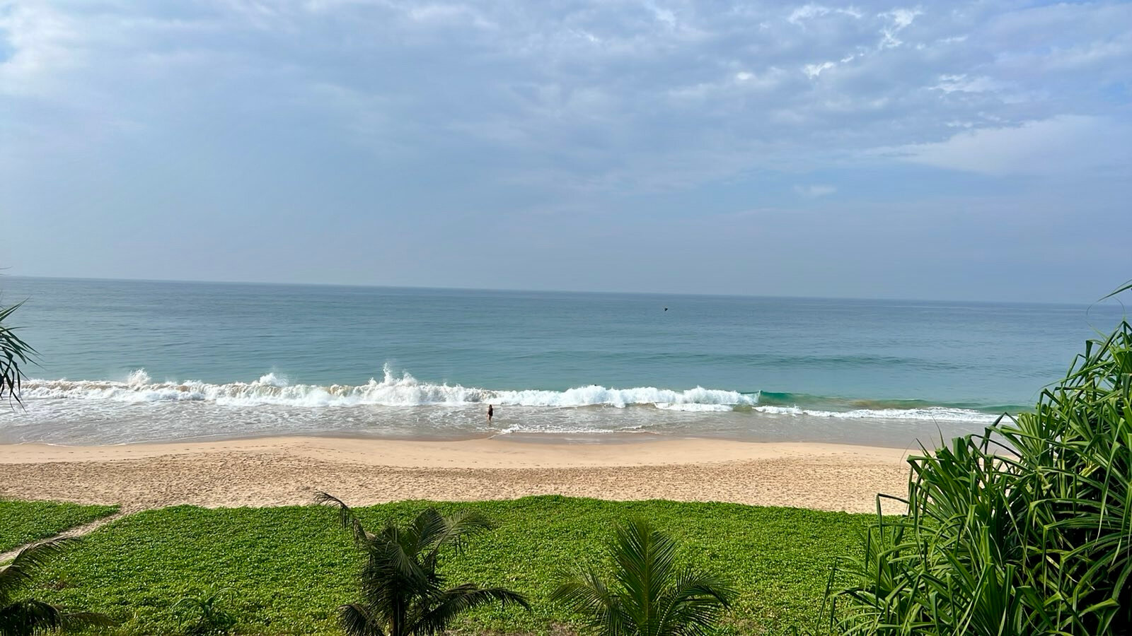 Фото Lotus Beach Resort