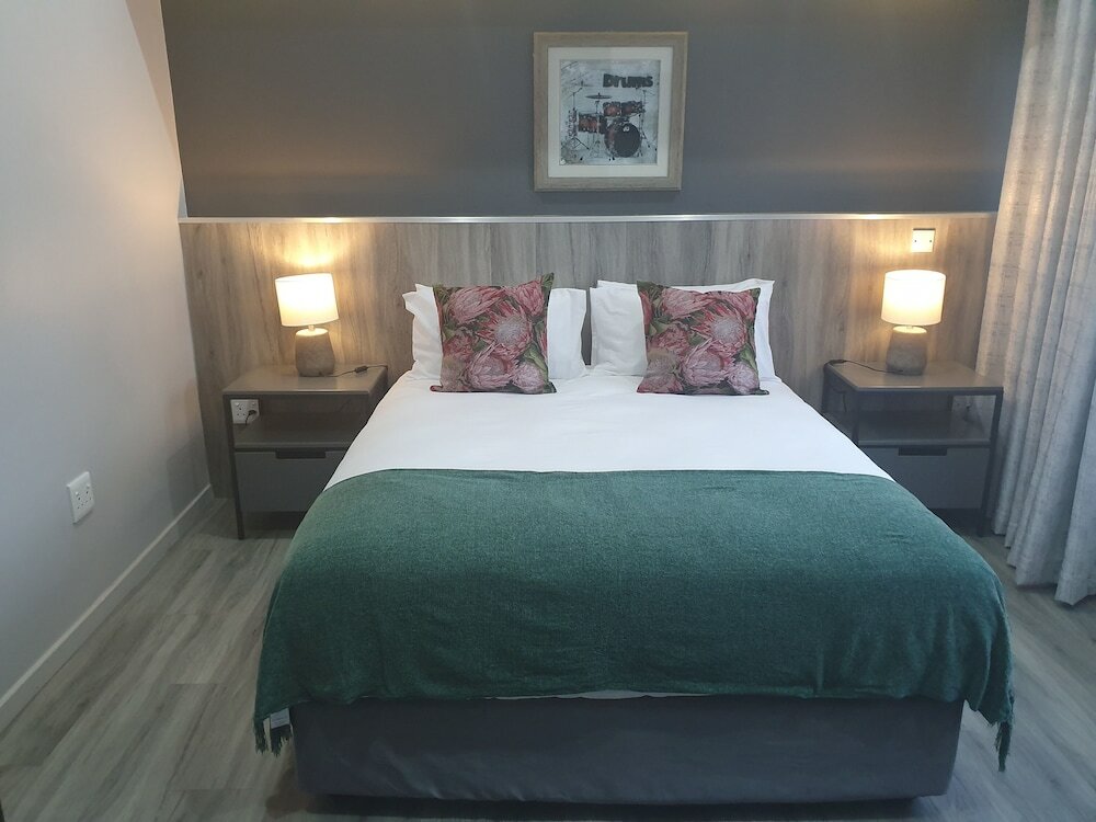 Фото La Orchard Hotel