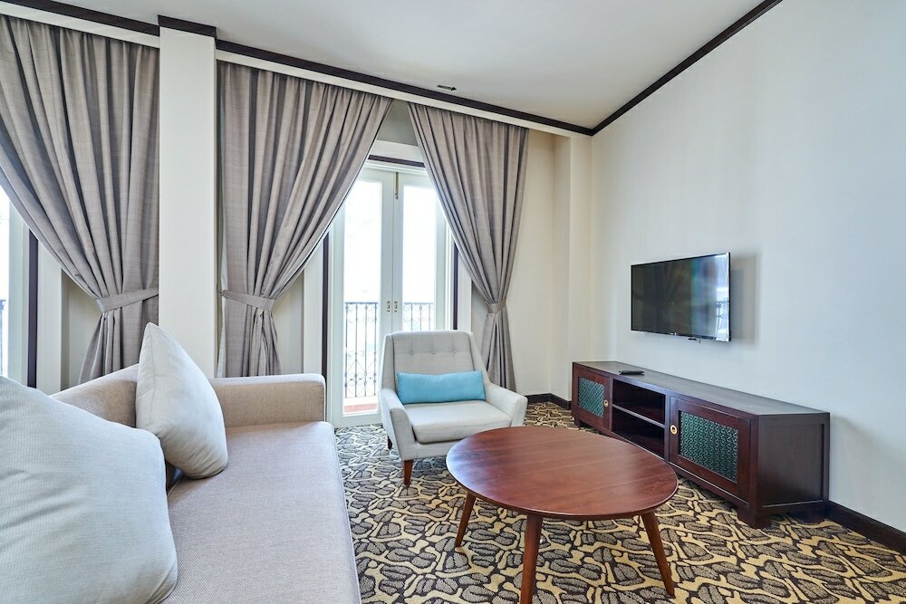 Фото Oyo Home 89378 The Platinum Suites