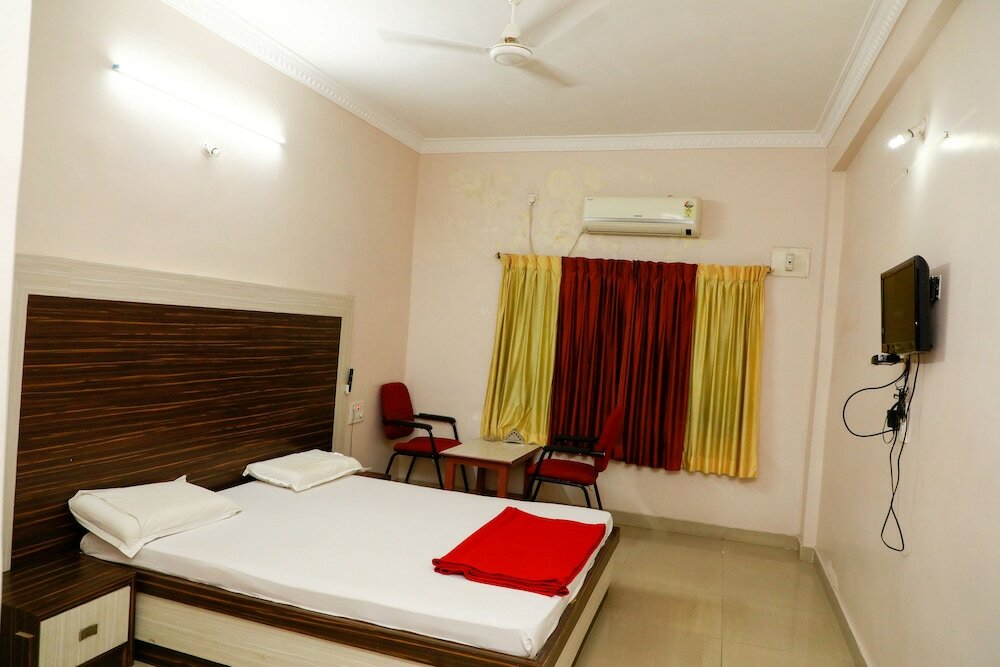Фото Hotel Parth Residency