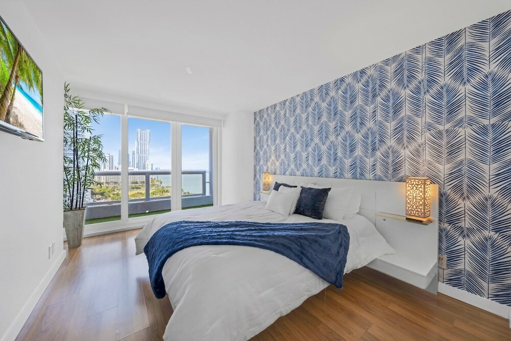 Фото Bayfront Gem With Balcony and Pool