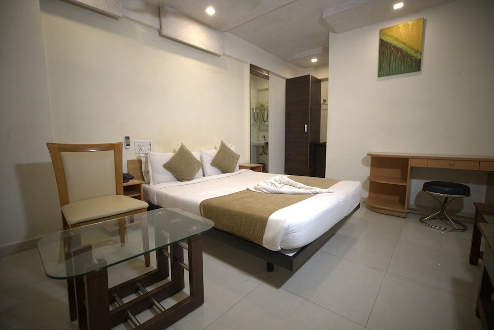 Фото Hotel The Excellency