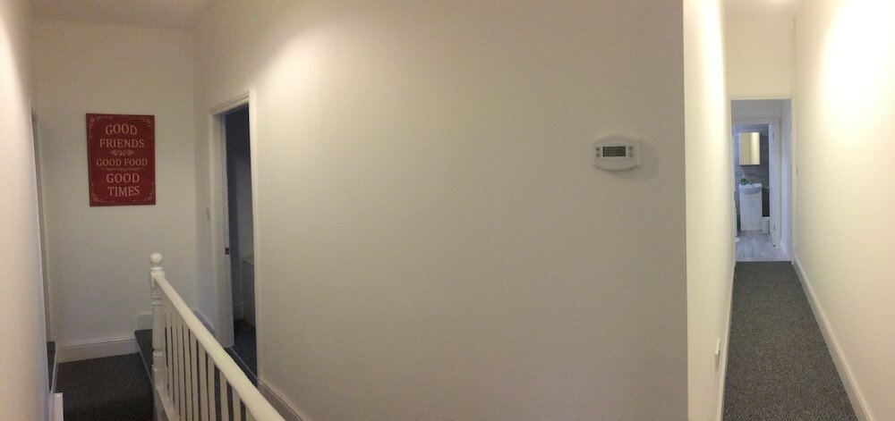 Фото Crewe Rooms @ 97 Edleston Road