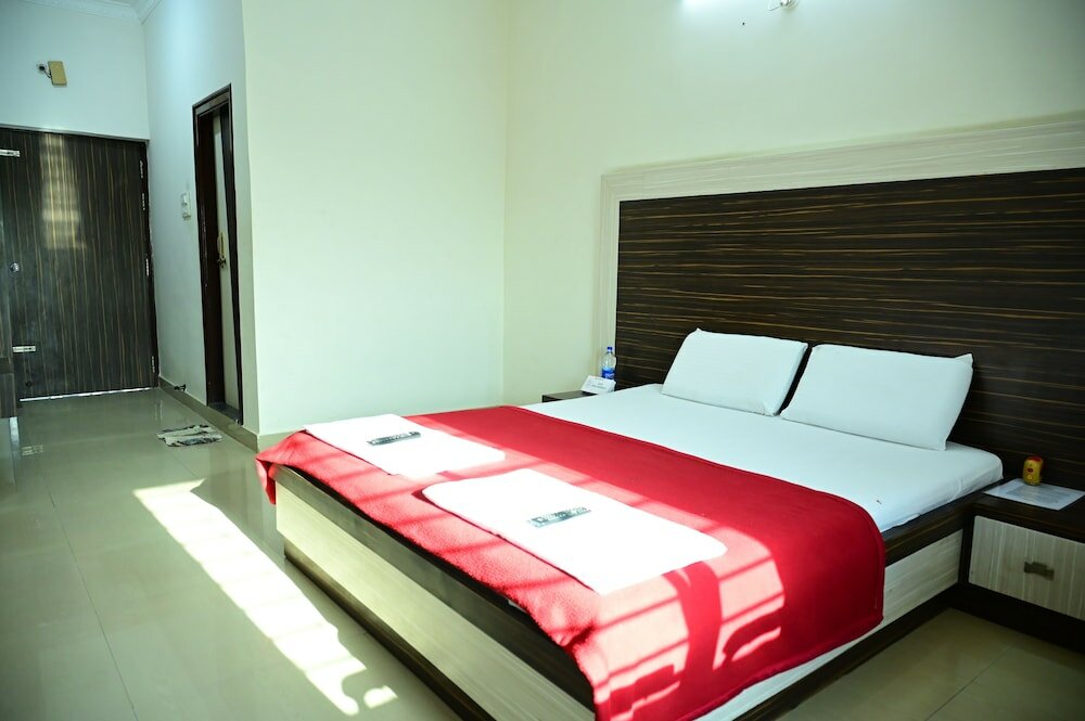 Фото Hotel Parth Residency
