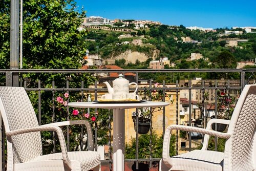 Внешний вид отеля Antica Dimora Deluxe в Неаполе, фото 4