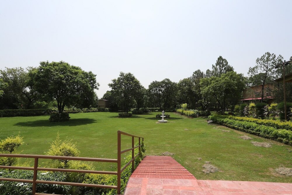 Фото Oyo 46175 Blue Lotus Club And Resorts