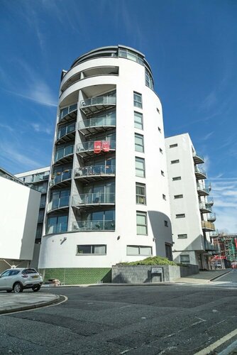Гостиница Spacious bright apartment w parking в Ливерпуле
