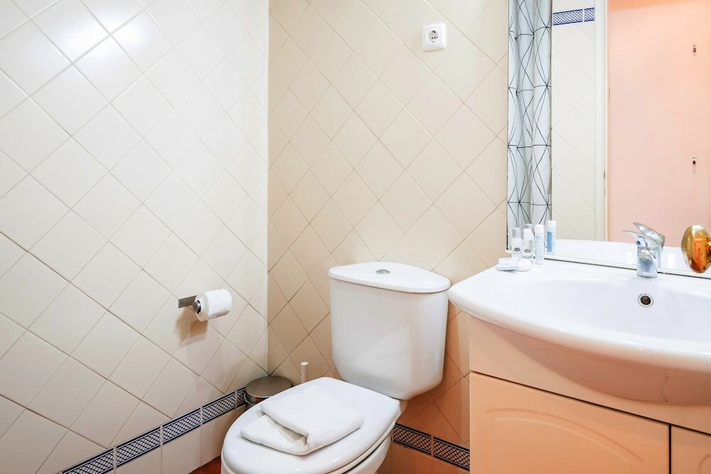 Фото Nomad's Alfama Flats - Typical Street