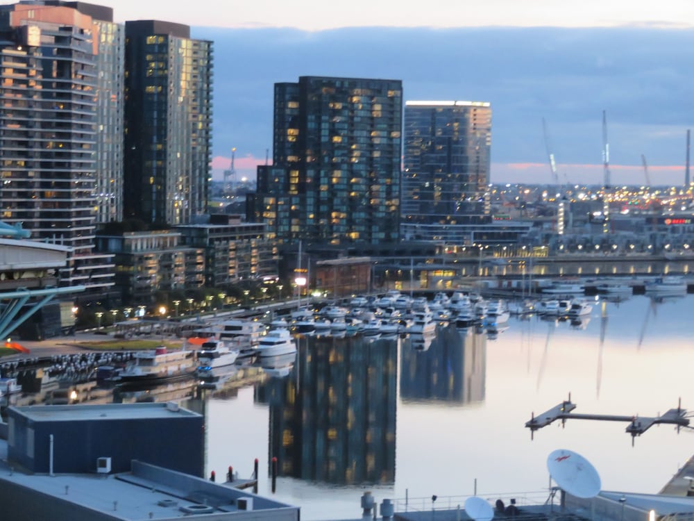 Фото ReadySet Apartments at Stadium