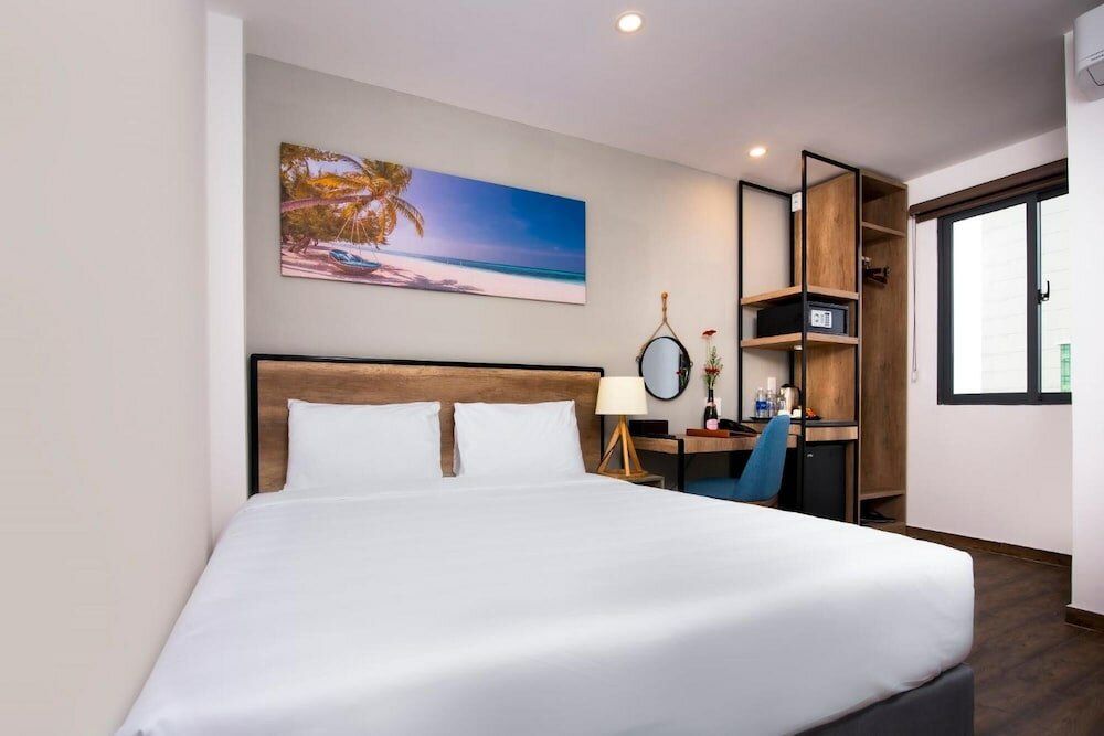 Фото Golden Lotus Central Hotel