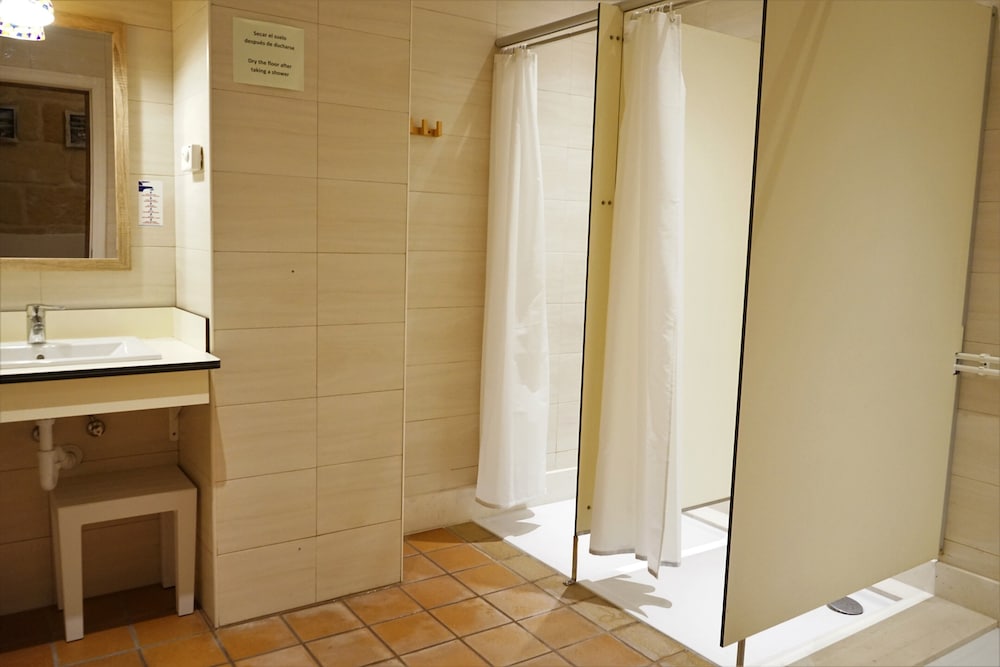 Фото Hostel Menorca - Albergue Juvenil
