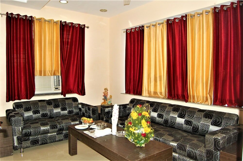 Фото Hotel Pradeep Palace
