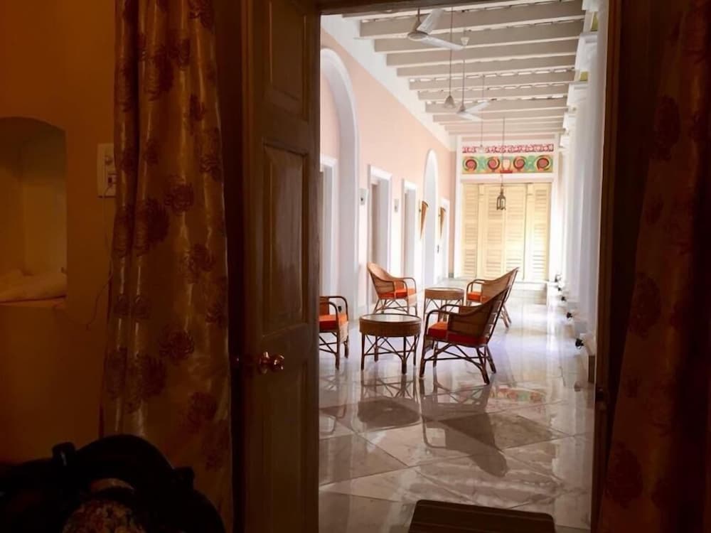 Фото Cossimbazar Palace of the Roys Rajbari