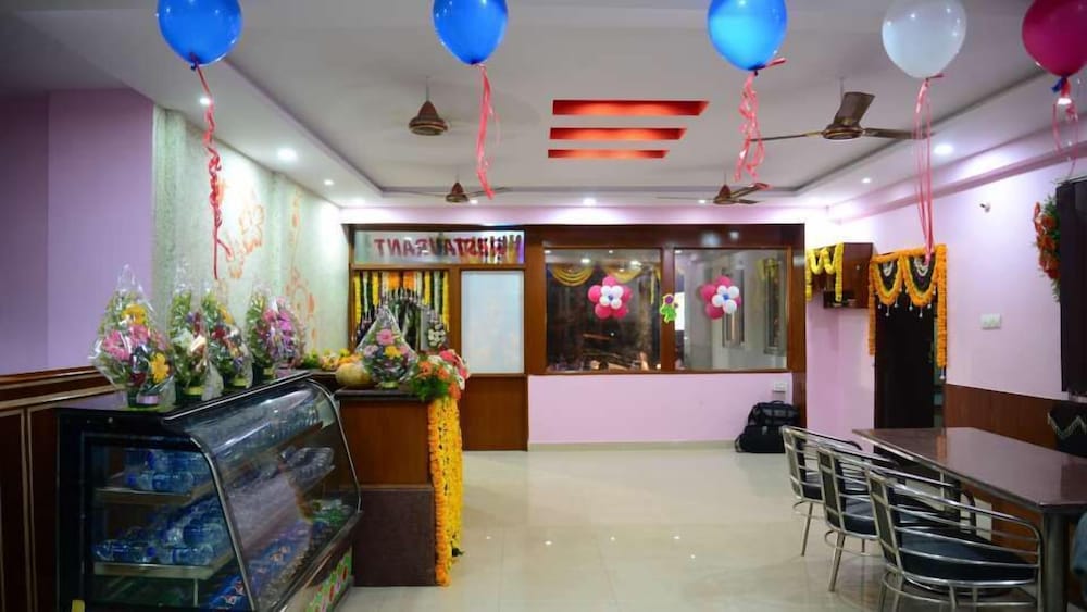 Фото Hotel Maruthi Residency Inn