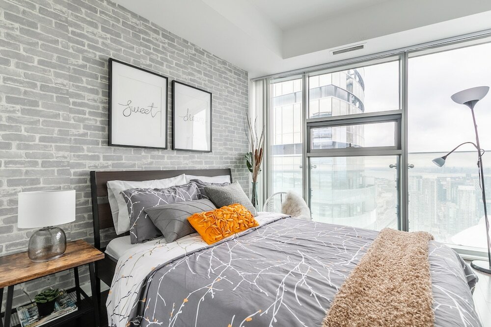 Фото Skytrees Condos at Union Station