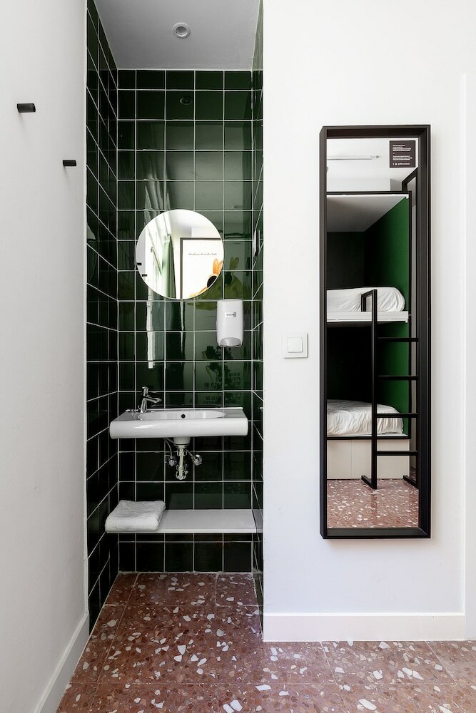 Фото 2060 The Newton Hostel & Market