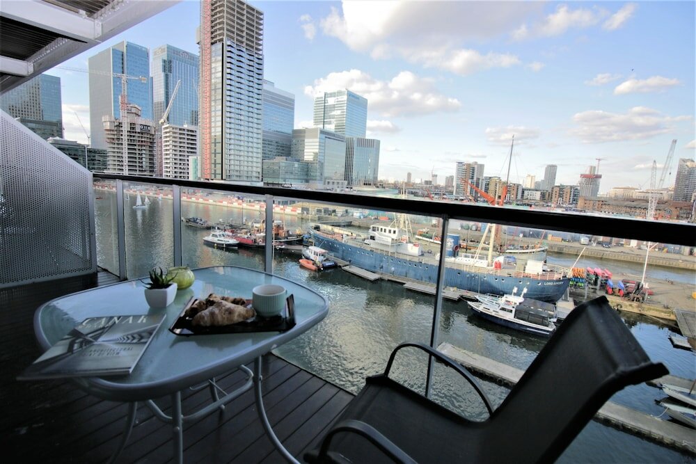 Фото Canary Wharf Luxury River view apartment