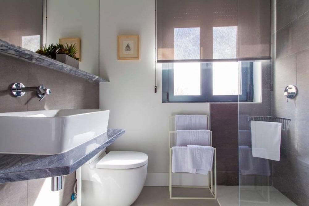 Фото Sevilla Alquila Amplios Apartamentos Duplex EN San Bernardo