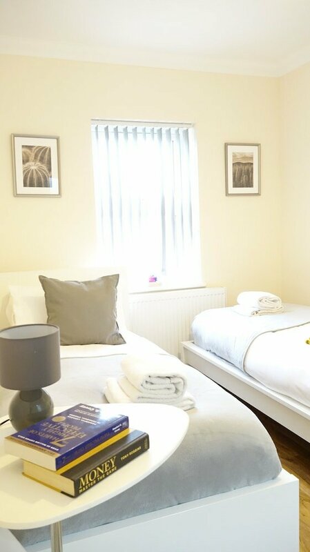 Гостиница Heathrow Ensuites Rooms