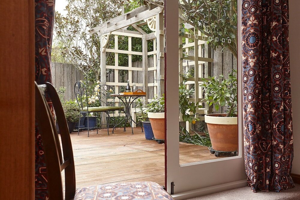 Фото Box Cottage Apartment