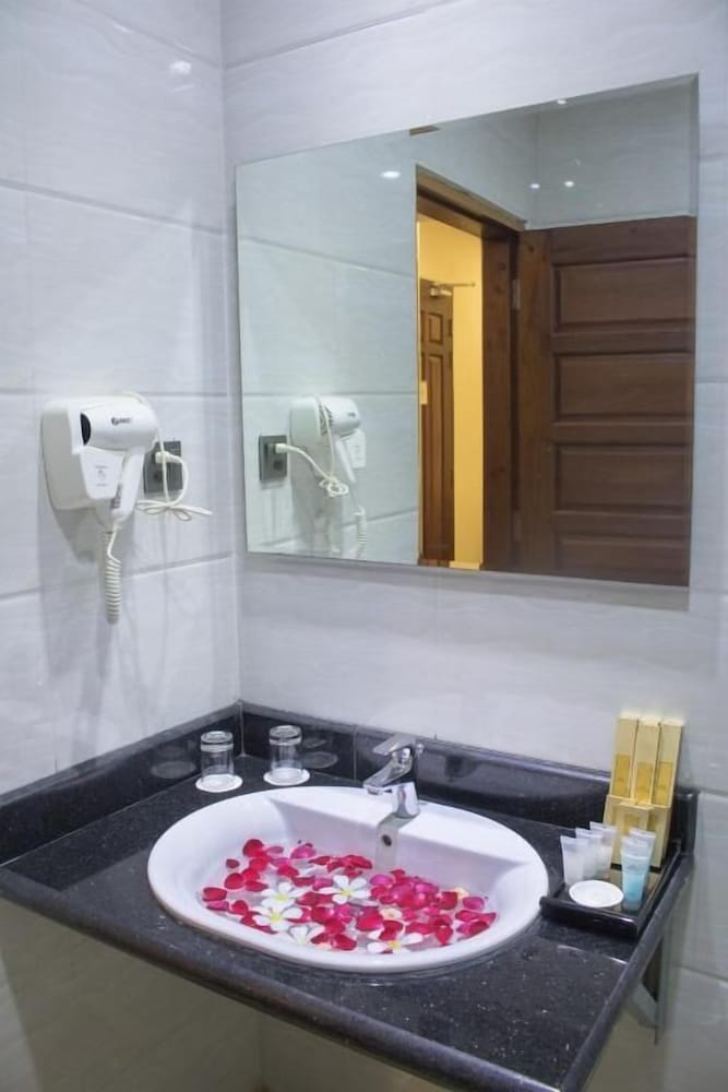 Фото Grand Central Hotel Mandalay