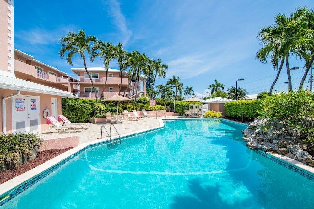 Фото The Colonial Club, Oceanfront Condos