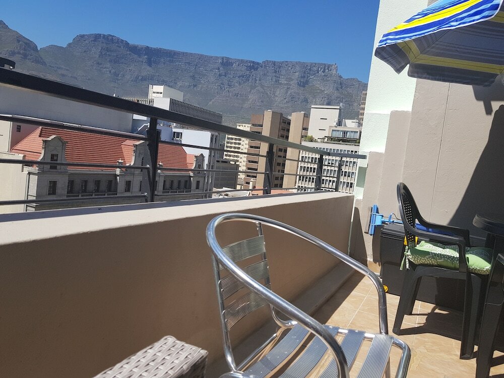 Фото Trendy 1-br City Center Apt