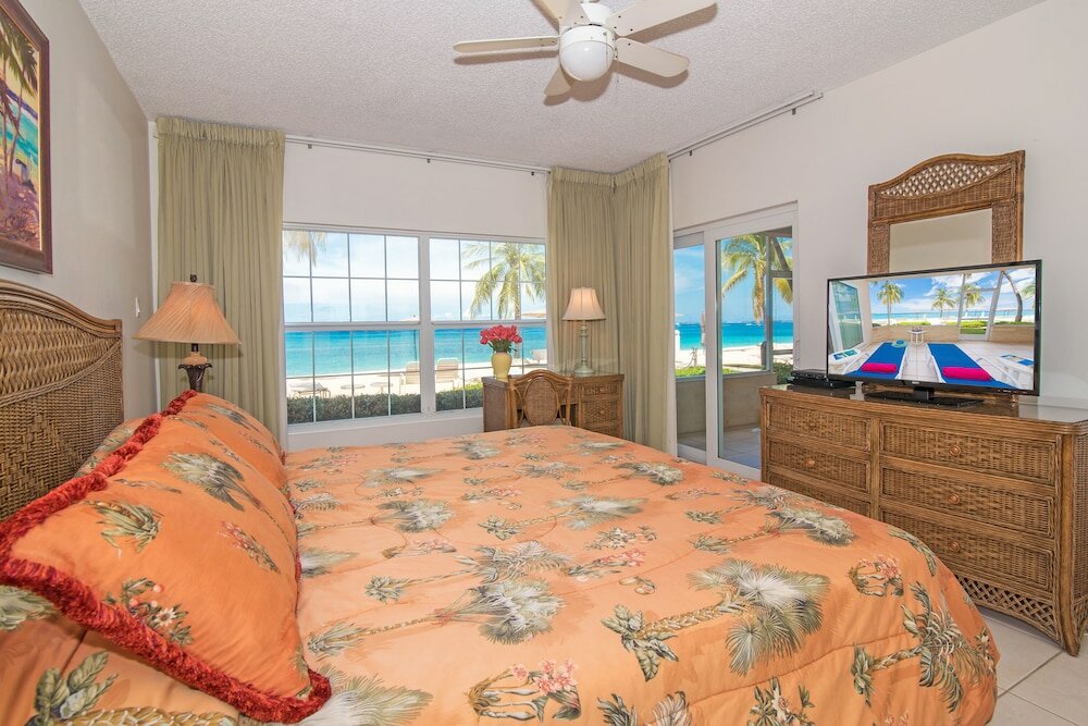 Фото The Colonial Club, Oceanfront Condos