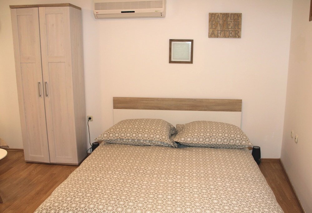 Фото Old Theatre Rooms and Apartments