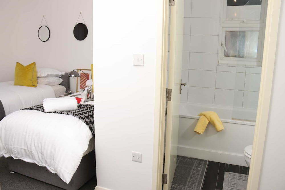 Фото Upton Road Apartments