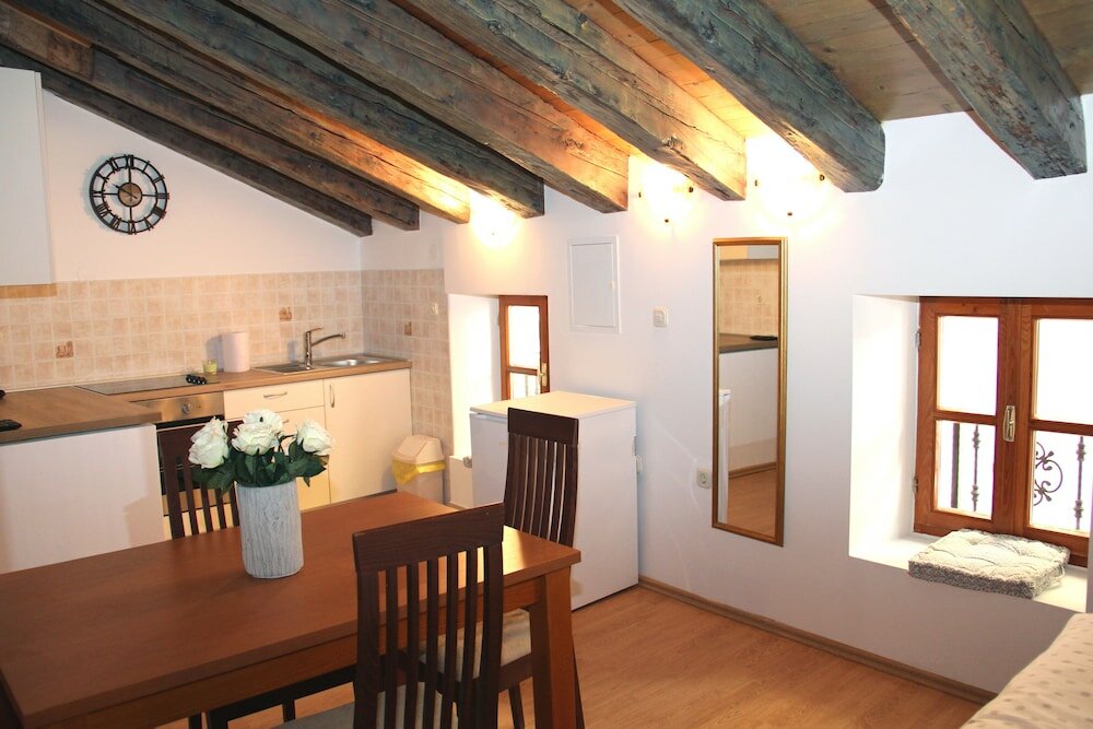 Фото Old Theatre Rooms and Apartments