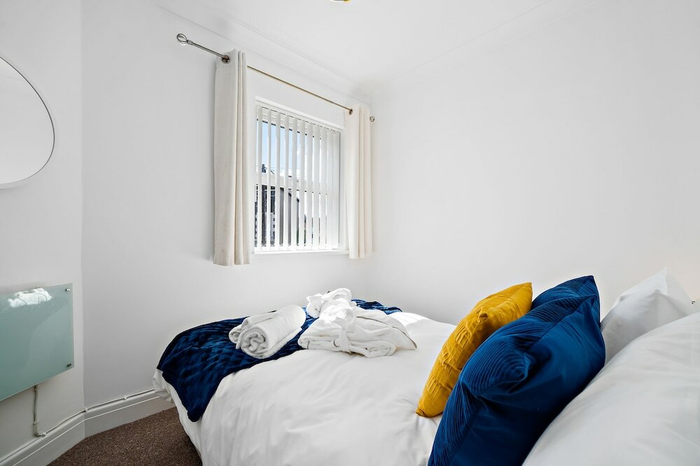 Фото Stay In Cardiff Canton St. John's Court Apartment